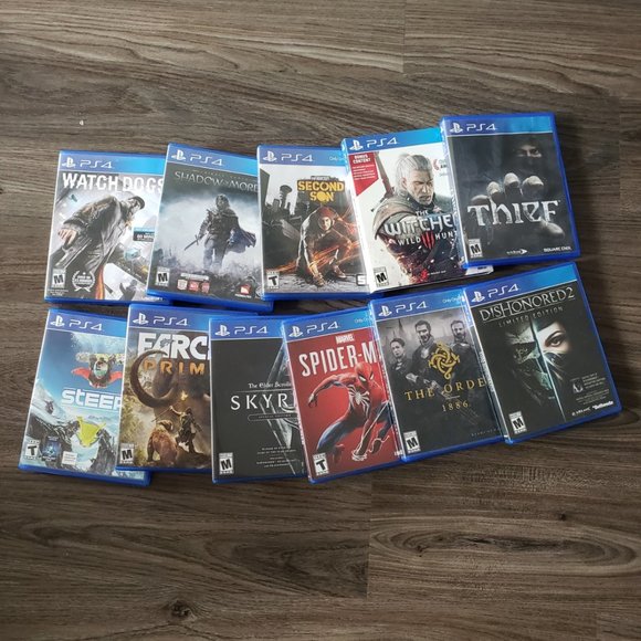 PS4 1TB + 11 games, 3 controllers, wireless charging station - Picture 2 of 6